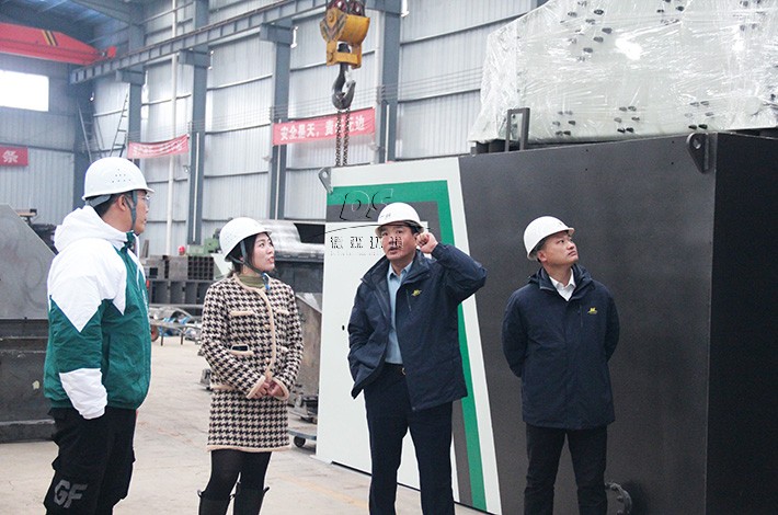 與客戶、專家交流 與客戶、專家交流